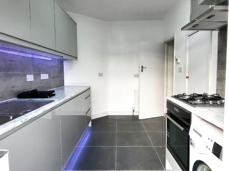 3 bedroom Flat to let in West End Road, Ruislip, HA4