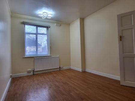 3 bedroom Flat to let in West End Road, Ruislip, HA4