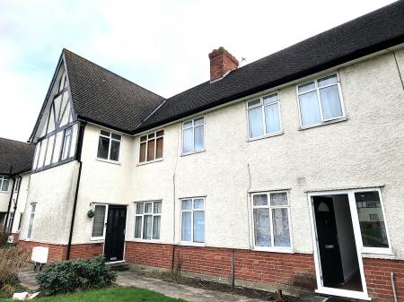 3 bedroom Flat to let in West End Road, Ruislip, HA4