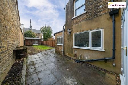 2 bedroom Terraced House for sale in Loates Lane, Watford, WD17