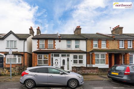 4 bedroom End of terrace house for sale in Cassiobridge Road, Watford, WD18