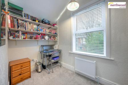 4 bedroom End of terrace house for sale in Cassiobridge Road, Watford, WD18