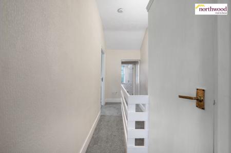 4 bedroom End of terrace house for sale in Cassiobridge Road, Watford, WD18