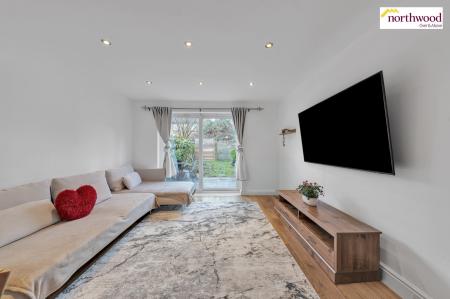 2 bedroom Semi-detached house for sale in Greensward, Bushey, WD23