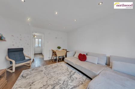 2 bedroom Semi-detached house for sale in Greensward, Bushey, WD23