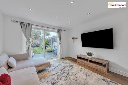 2 bedroom Semi-detached house for sale in Greensward, Bushey, WD23