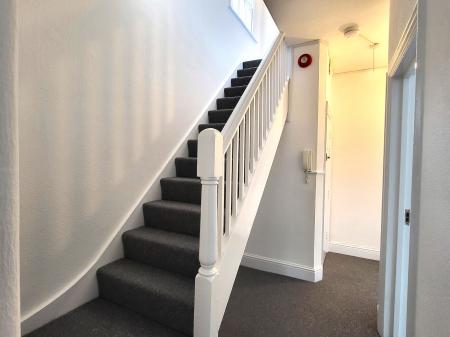 3 bedroom Flat to let in Watling Street, Radlett, WD7