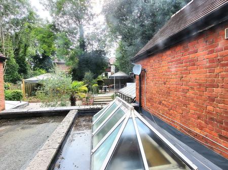 3 bedroom Flat to let in Watling Street, Radlett, WD7