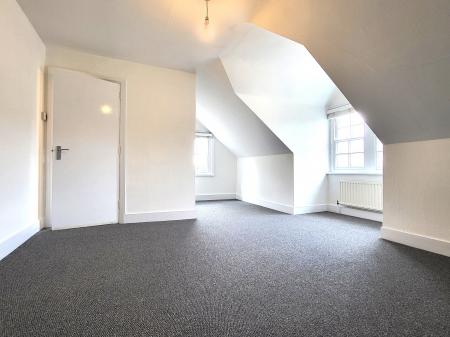 3 bedroom Flat to let in Watling Street, Radlett, WD7