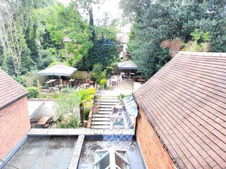 3 bedroom Flat to let in Watling Street, Radlett, WD7