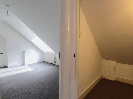 3 bedroom Flat to let in Watling Street, Radlett, WD7