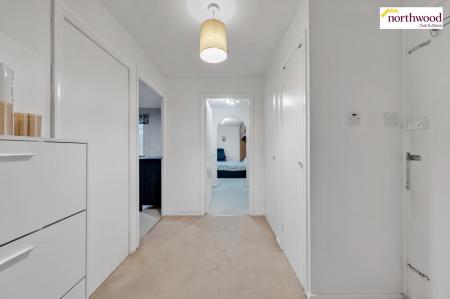 2 bedroom Flat for sale in Pioneer Way, Watford, WD18