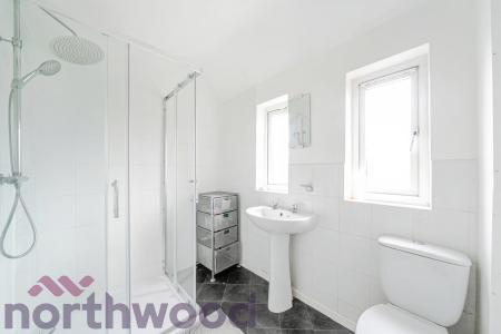 4 bedroom Terraced House for sale in Rowlands Close, Fearnhead, WA2