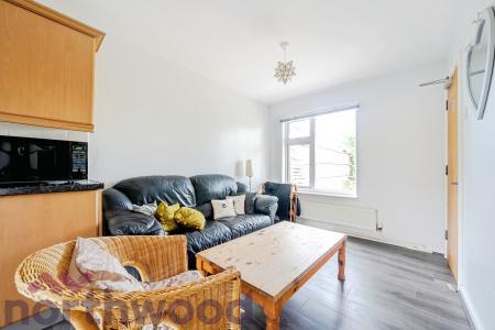 4 bedroom Terraced House for sale in Rowlands Close, Fearnhead, WA2