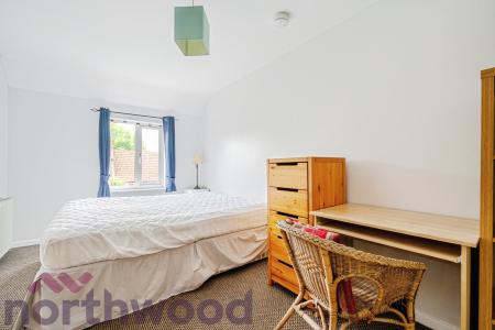 4 bedroom Terraced House for sale in Rowlands Close, Fearnhead, WA2