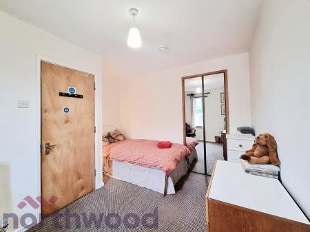 4 bedroom Terraced House for sale in Rowlands Close, Fearnhead, WA2