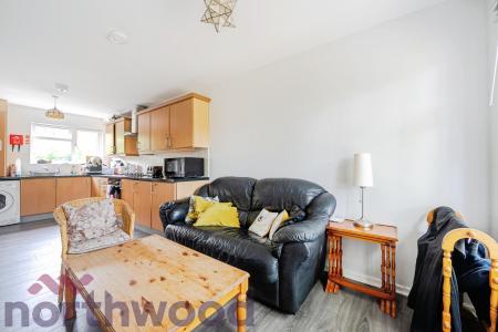 4 bedroom Terraced House for sale in Rowlands Close, Fearnhead, WA2