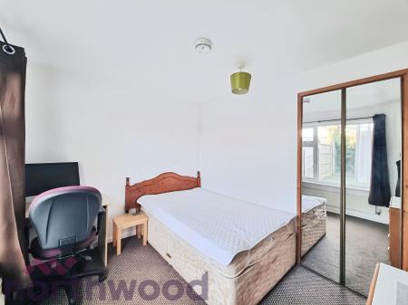 4 bedroom Terraced House for sale in Rowlands Close, Fearnhead, WA2