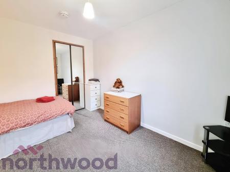 4 bedroom Terraced House for sale in Rowlands Close, Fearnhead, WA2