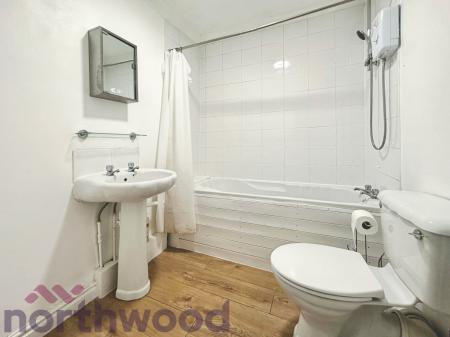 2 bedroom Terraced House for sale in Samuel Street, Warrington, WA5