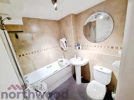 2 bedroom Flat for sale in Thorneycroft Drive, Warrington, WA1