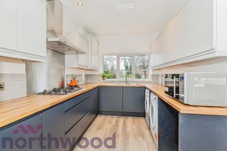 1 bedroom House share to let in Highfield Avenue, Great Sankey, Warrington, WA5