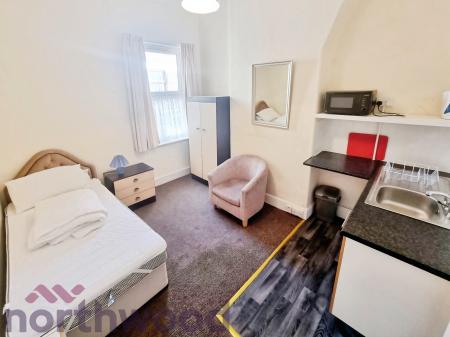 1 bedroom House share to let in Lovely Lane, Warrington, WA5