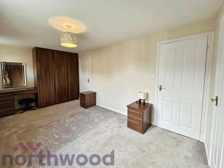 3 bedroom Semi-detached house to let in Berkeley Close, Warrington, WA5