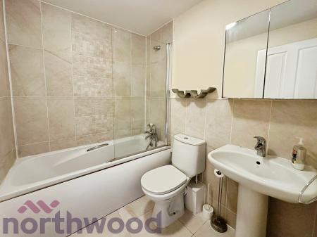 3 bedroom Semi-detached house to let in Berkeley Close, Warrington, WA5