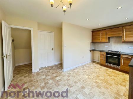 3 bedroom Semi-detached house to let in Berkeley Close, Warrington, WA5