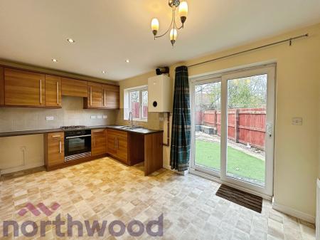 3 bedroom Semi-detached house to let in Berkeley Close, Warrington, WA5
