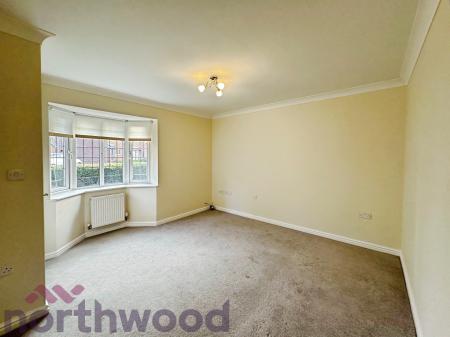 3 bedroom Semi-detached house to let in Berkeley Close, Warrington, WA5