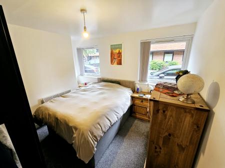 2 bedroom Flat to let in Hamnett Court, Birchwood, WA3