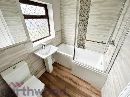 3 bedroom Semi-detached house to let in East Avenue, Stockton Heath, Warrington, WA4