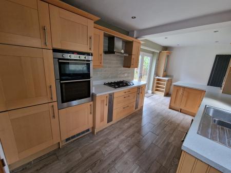 3 bedroom Detached house to let in Station Road, Forest Hall, Newcastle upon Tyne, NE12