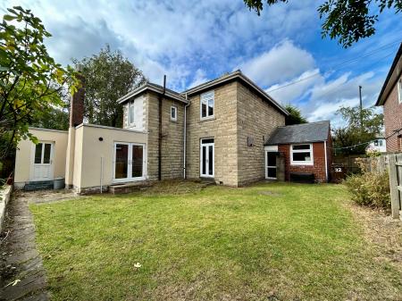 3 bedroom Detached house to let in Station Road, Forest Hall, Newcastle upon Tyne, NE12