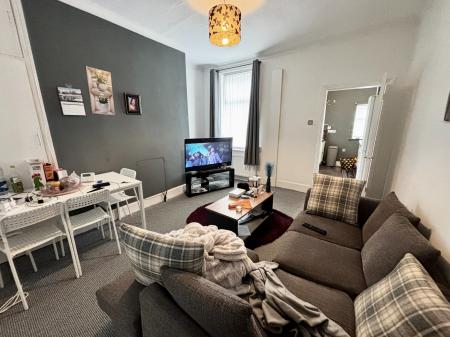 2 bedroom Flat for sale in Deleval Road, Forest Hall, Newcastle upon Tyne, NE12