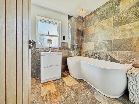 4 bedroom Detached house for sale in Greenlee Drive, Newcastle upon Tyne, NE7