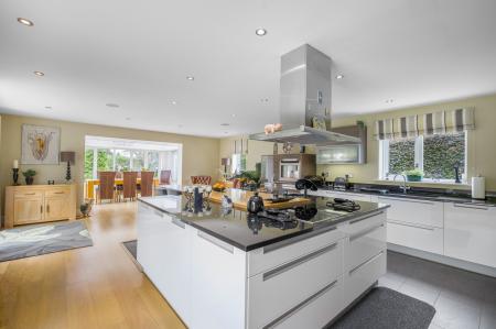 5 bedroom Detached house for sale in Edge Hill, Darras Hall, Ponteland, NE20