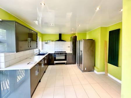 2 bedroom Flat for sale in Lutterworth Road, Longbenton, Newcastle upon Tyne, NE12