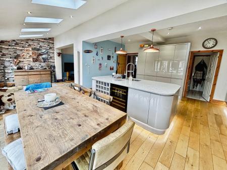 4 bedroom Semi-detached house for sale in The Drive, Benton, Newcastle upon Tyne, NE7