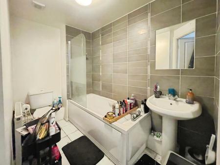 2 bedroom Flat for sale in Oxford Close, Longbenton, Newcastle upon Tyne, NE12