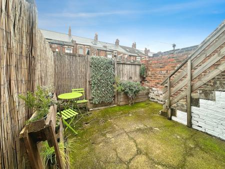 3 bedroom Flat for sale in Cartington Terrace, Heaton, Newcastle upon Tyne, NE6