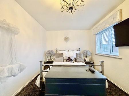 3 bedroom Terraced House for sale in Oxford Close, Longbenton, Newcastle upon Tyne, NE12