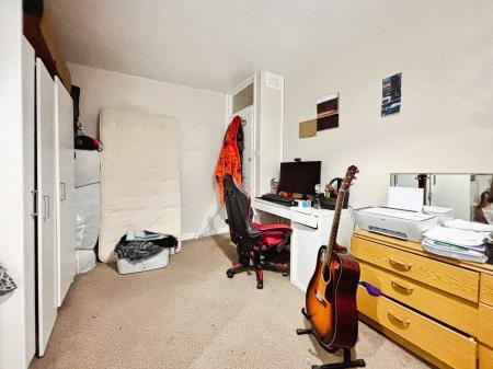 2 bedroom Flat for sale in West Farm Avenue, Longbenton, Newcastle upon Tyne, NE12