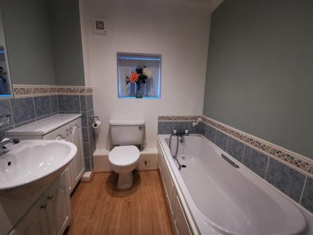 2 bedroom Flat to let in Belvedere Gardens, Benton, Newcastle upon Tyne, NE12