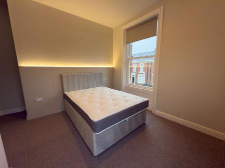 8 bedroom Terraced House to let in Azalea Terrace North, Sunderland, SR2