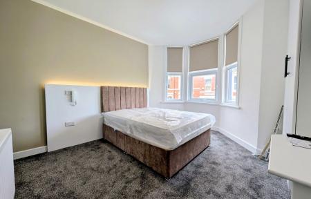 6 bedroom Terraced House to let in Strathmore Crescent, Newcastle upon Tyne, NE4