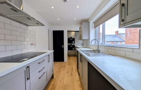 6 bedroom Terraced House to let in Strathmore Crescent, Newcastle upon Tyne, NE4