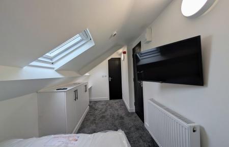 6 bedroom Terraced House to let in Strathmore Crescent, Newcastle upon Tyne, NE4